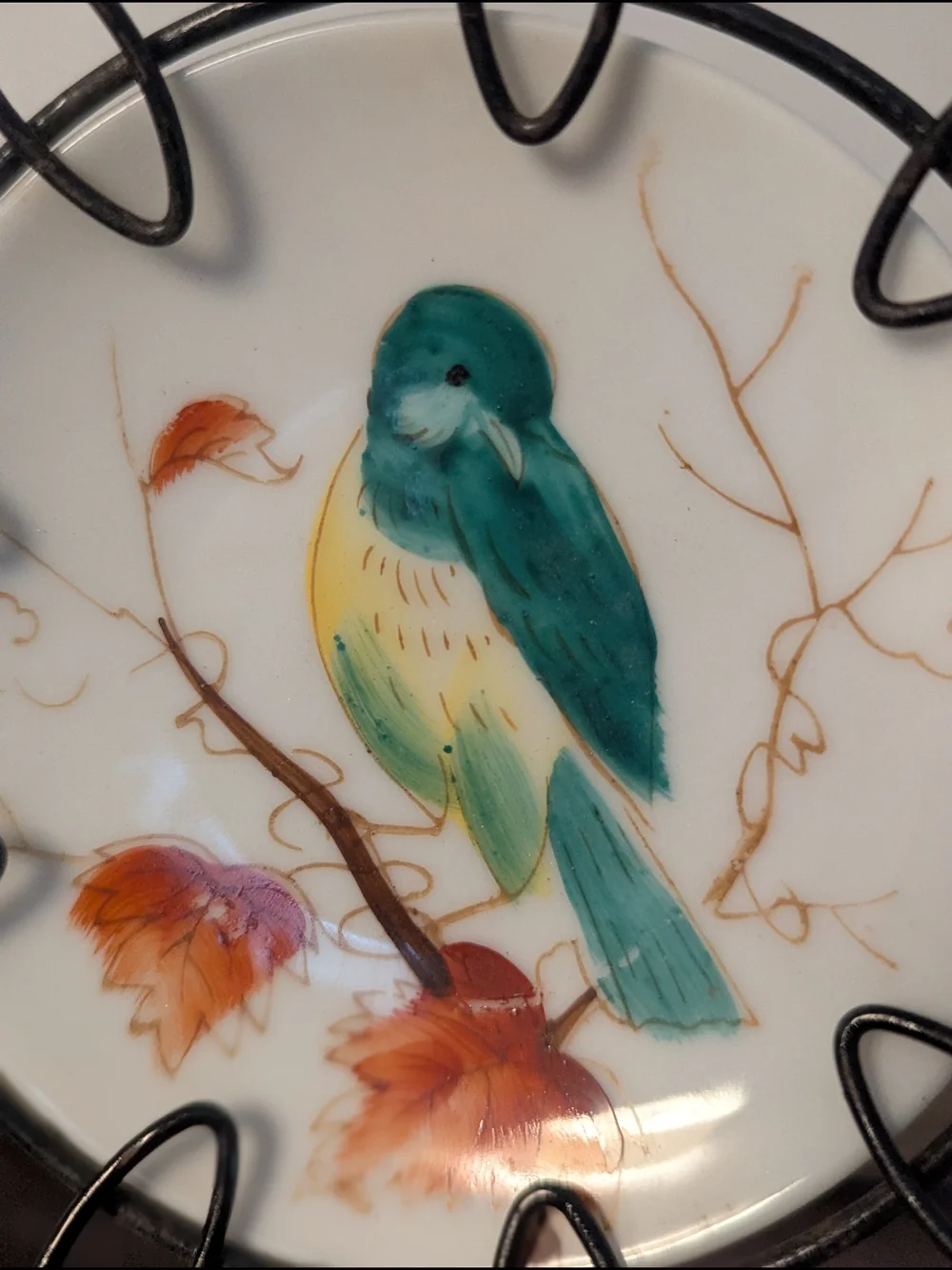 Mid-Century Japanese Hand-Painted Miniature Bird Plate in Wire Loop Frame - Picture 3 of 5